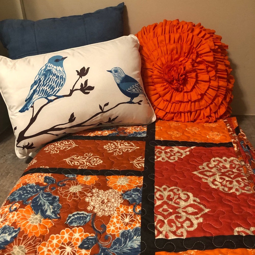 Queen size quilt set